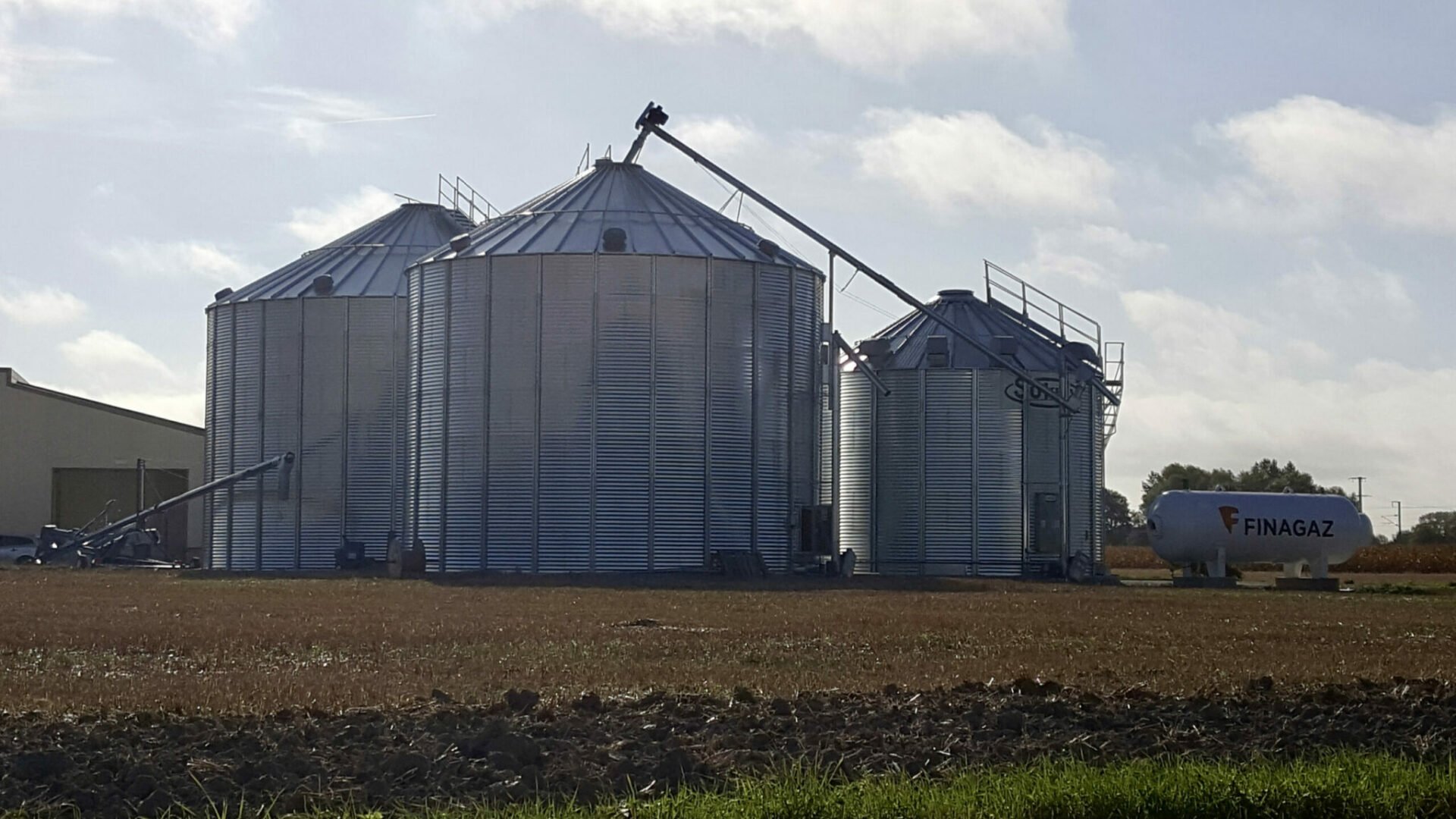 cellule sécheuse vis à grain de transfert deux silos de stockage et vis sur chariot