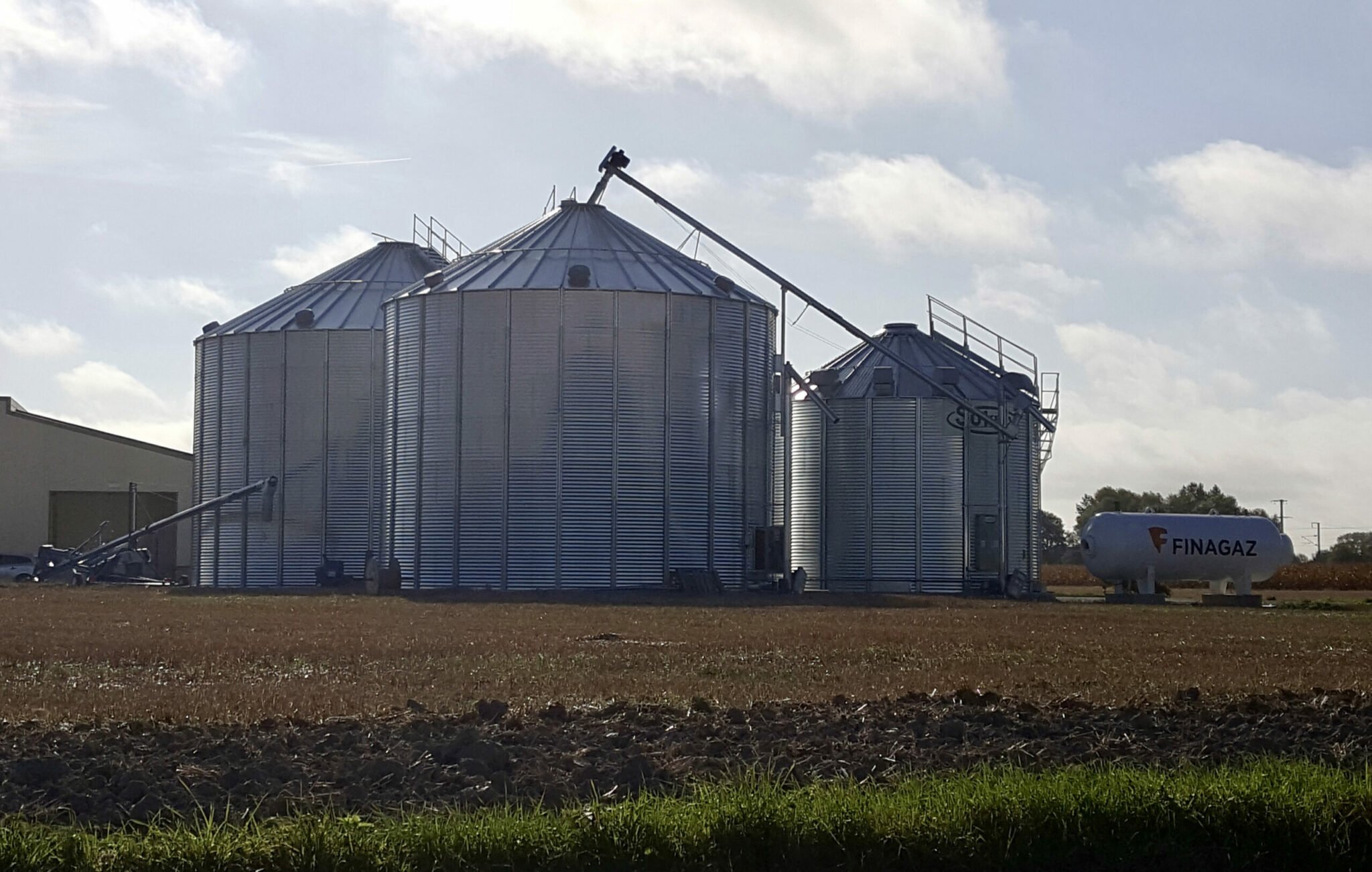 cellule sécheuse vis à grain de transfert deux silos de stockage et vis sur chariot