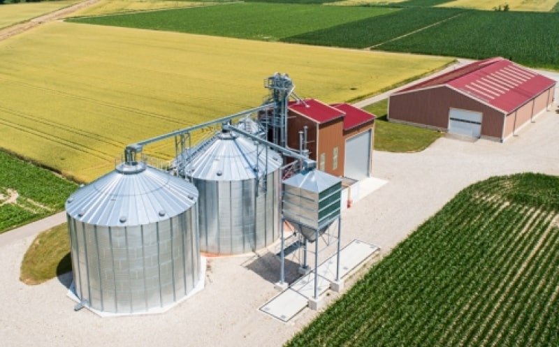 2 silos fond plat en vue aérienne avec boisseau et convoyeurs à chaine