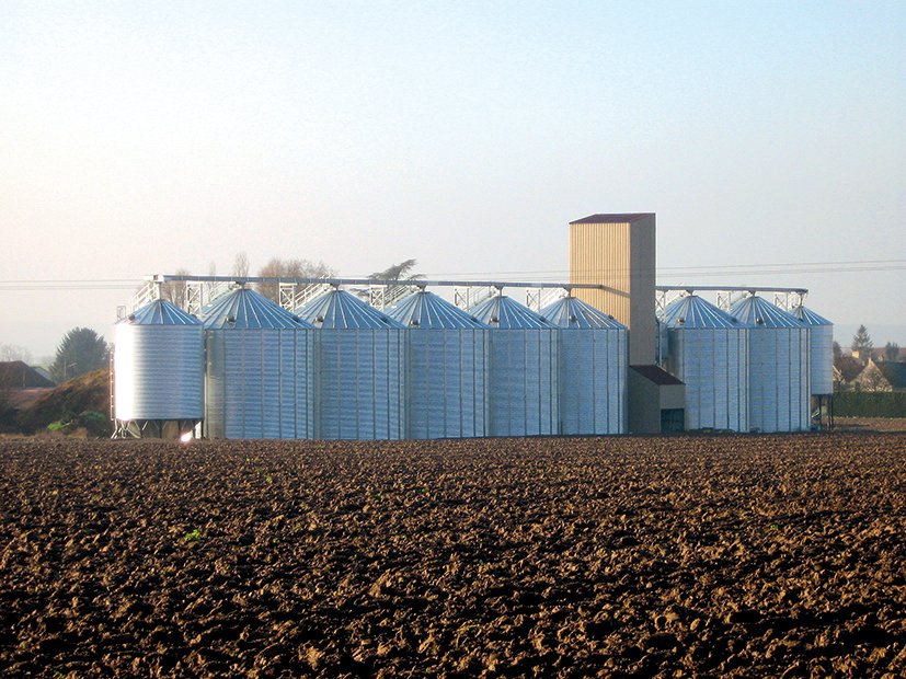 7 silos à grains a fond plat deux cellule à fond conique