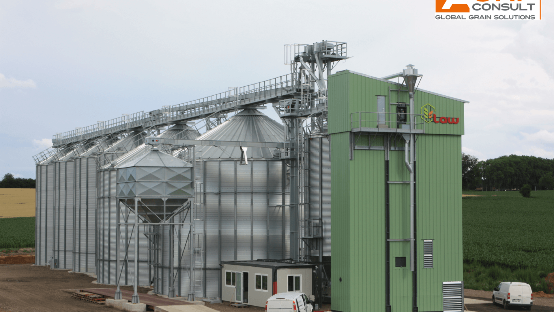 silos à grains avec séchoir à maïs LAW élévateurs à godets et convoyeurs à chaîne