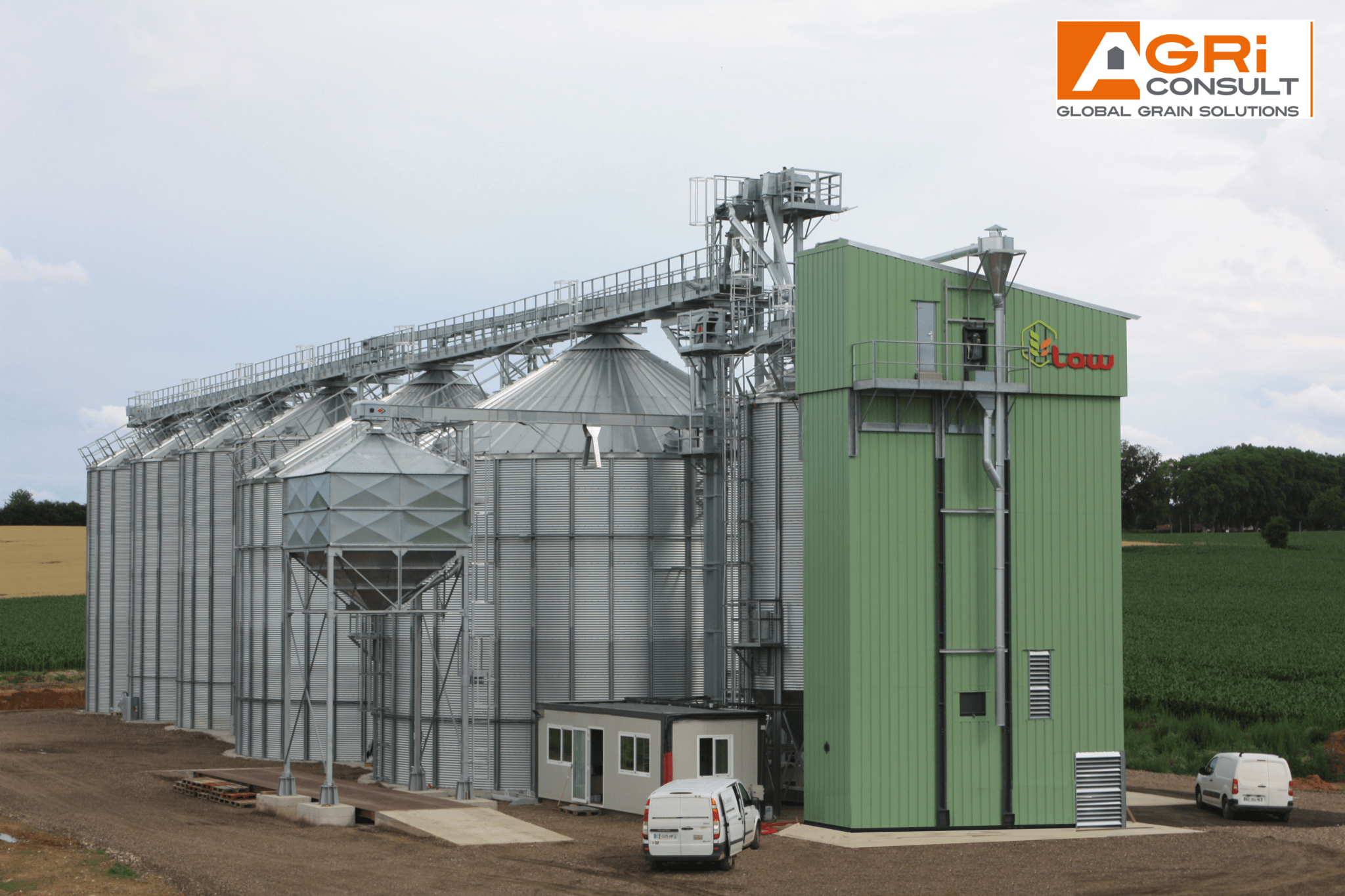 silos à grains avec séchoir à maïs LAW élévateurs à godets et convoyeurs à chaîne