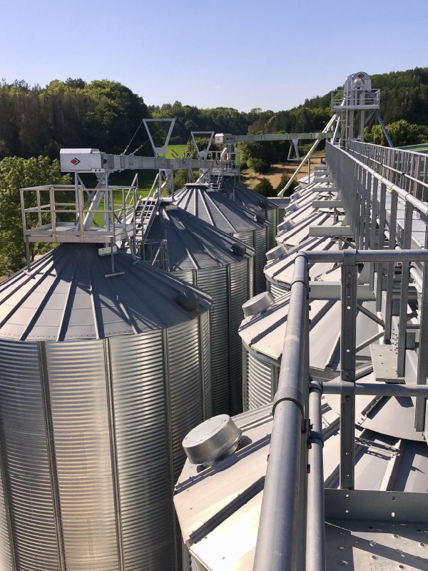 silos cellule grain céréales Skandia symaga extérieur ciel bleu Agriconsult 11 manutention fond conique