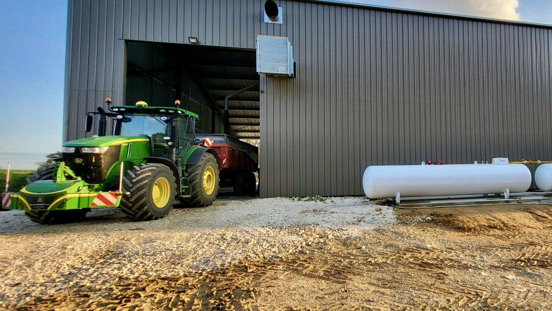 installation agriconsult sous batiment photovoltaique tracteur séchoir law