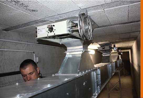 reprise dans tunnel en convoyeur à chaine manutention-les-systemes-de-vidange-silos-ronds-reprise-tunnel-cereale-grain